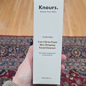 2-in-1 Oil-to-Foam Facial Cleanser - White